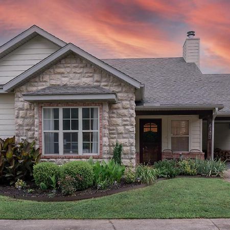 Cottage Getaway - Quiet Cottage Charm Near U Of A Fayetteville Eksteriør billede