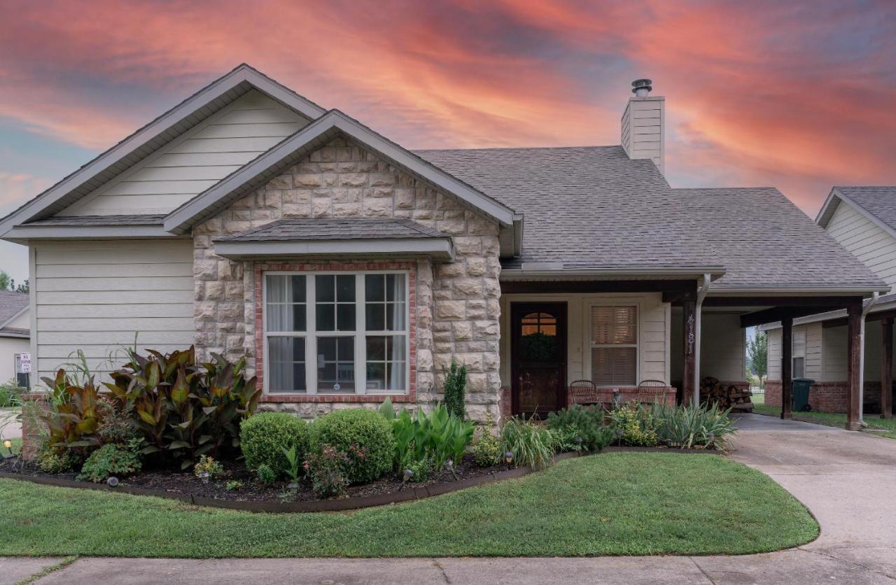 Cottage Getaway - Quiet Cottage Charm Near U Of A Fayetteville Eksteriør billede